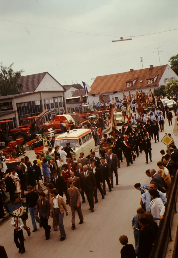 Festzug 100 Jahre.png