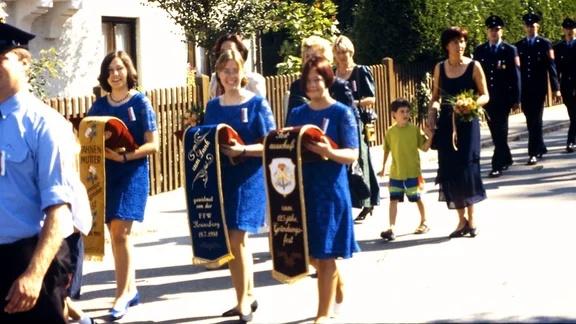 Festdamen 125 Jahre.png